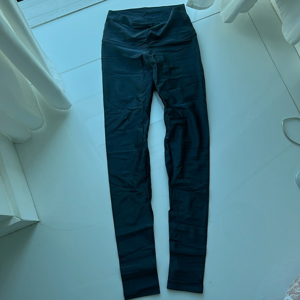 ARITZIA TNA metallic LEGGINGS